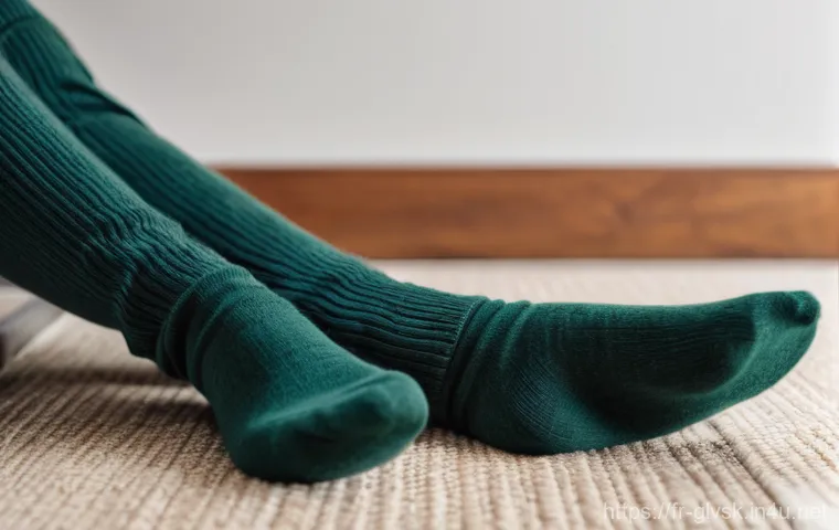 프리미엄 니트 양말 추천 - **Prompt:** A cozy, close-up shot of a person's feet (gender-neutral, 20s-30s) propped comfortably o...