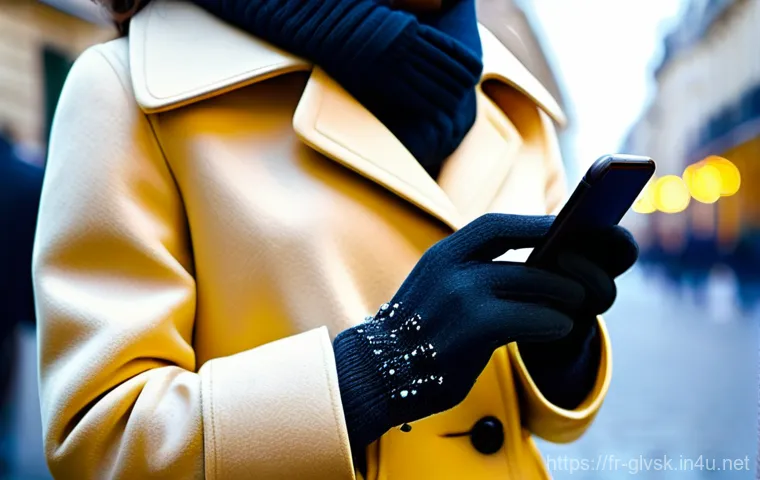 고기능성 방한 장갑 TOP 5 - **Prompt 1: Urban Tech-Chic Gloves**
    A close-up of elegantly gloved hands, wearing sleek, modern...
